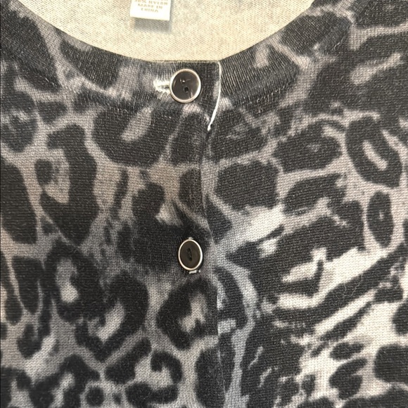 Beautiful NWOT Charter Club Black White Leopard Print Asymmetric Ombre Cardigan - Picture 3 of 8